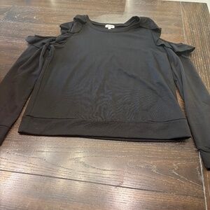 Shoulder cut out shirt